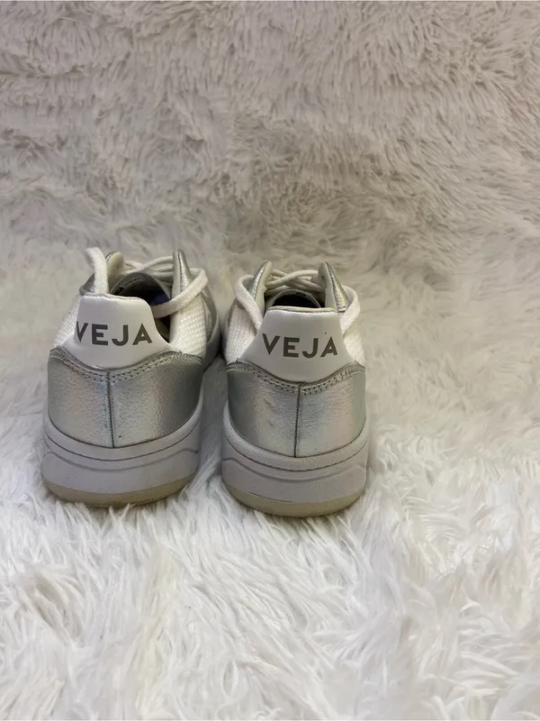 Veja Women’s White Sneakers with Iridescent Silver Accents. Size-7 - Image 3