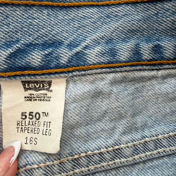 Vintage Levis 550 Relaxed Fit Tapered Leg Light Wash Jeans 16S 31W Womens Blue - Image 5