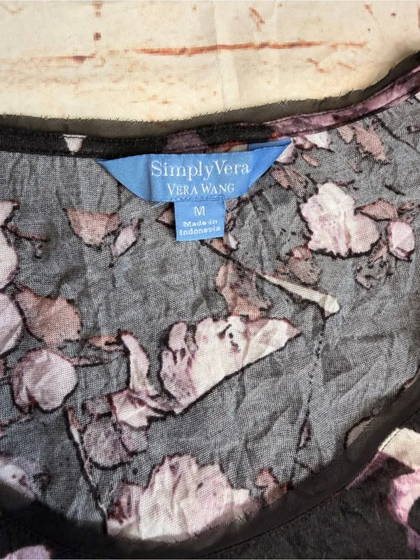 Simply Vera Vera Wang | Plum & Black Floral Crinkle Short Sleeve Blouse - Image 4
