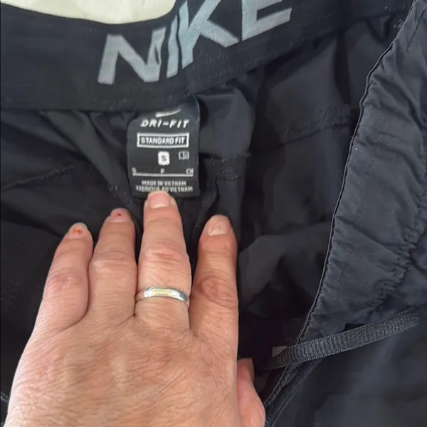 Nike Black Athletic Shorts Lightweight Relaxed Fit - Image 2