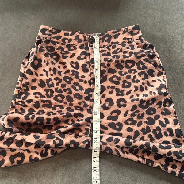 Women’s Lightweight Leopard Print 2 Piece Pant Suit Set Size M NEW - Image 11