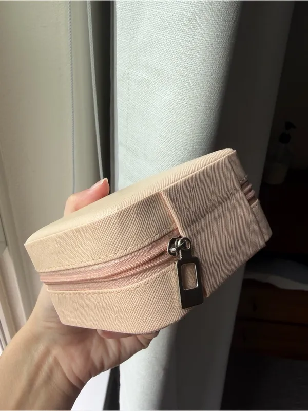 Compact Travel Jewelry Box in Light Pink - Image 4