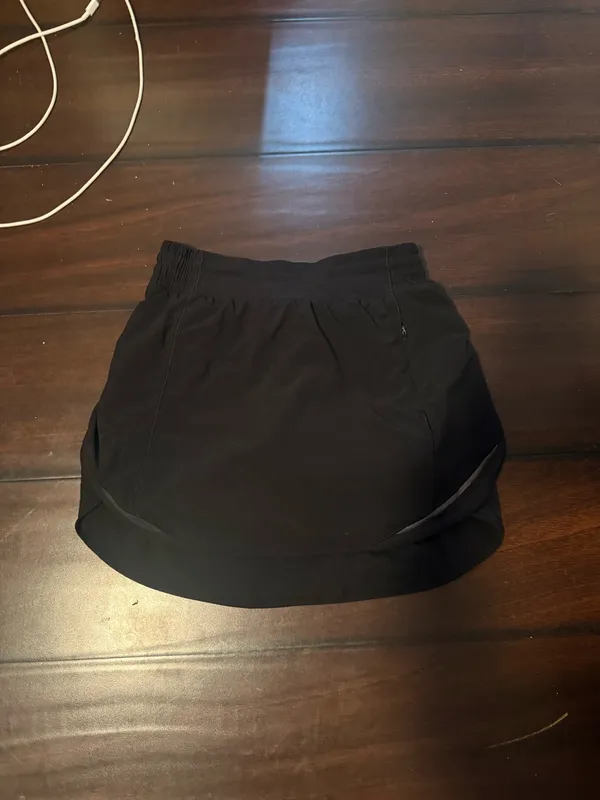 Lululemon hotty hot high rise skirt black size 6 - Image 3
