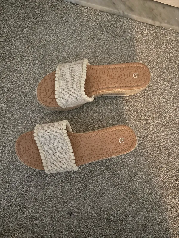 Wedge Slides White Size 7 - Image 4