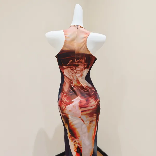 Sleeveless Crew Neck Midi Bodycon Dress - Image 4