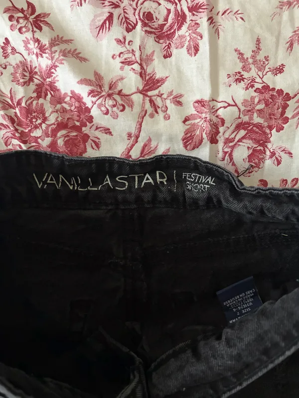 black jean shorts Size M - Image 4
