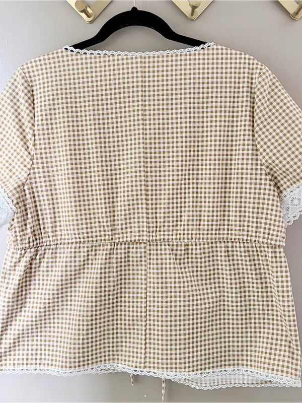 Bagatelle Cottagecore Gingham Front Tie Lace Trim Blouse Tan White Large - Image 6