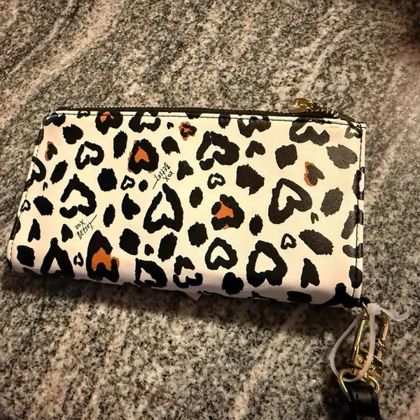 Betsey Johnson Leopard Heart Print Wristlet Wallet Detachable Strap NWT - Image 6