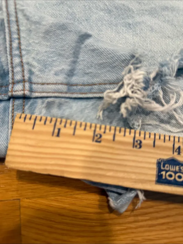 Abercrombie & Fitch the 90s relaxed high rise cutoff jeans shorts size 32 . - Image 6