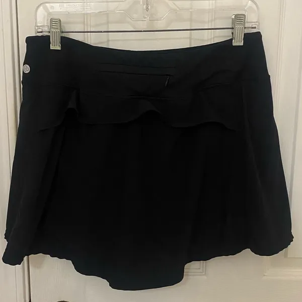 Zella Ruffle Back Performance Skort in Black - Image 4