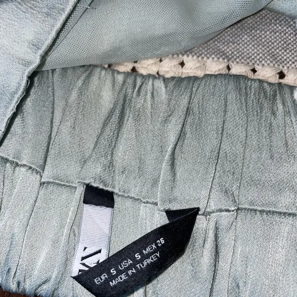 Woman’s size small Zara top - Image 2