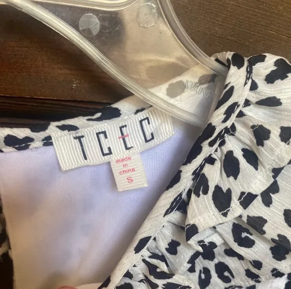 TCEC Leopard Ruffle Top, size S but fits more like XS - Image 3