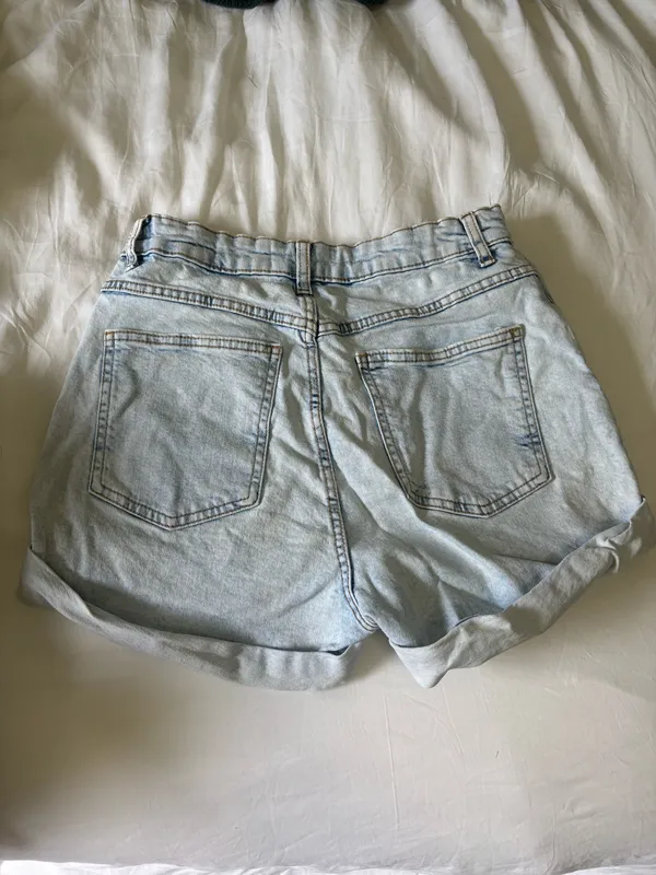 Cotton On hi rise shorts  - Image 4