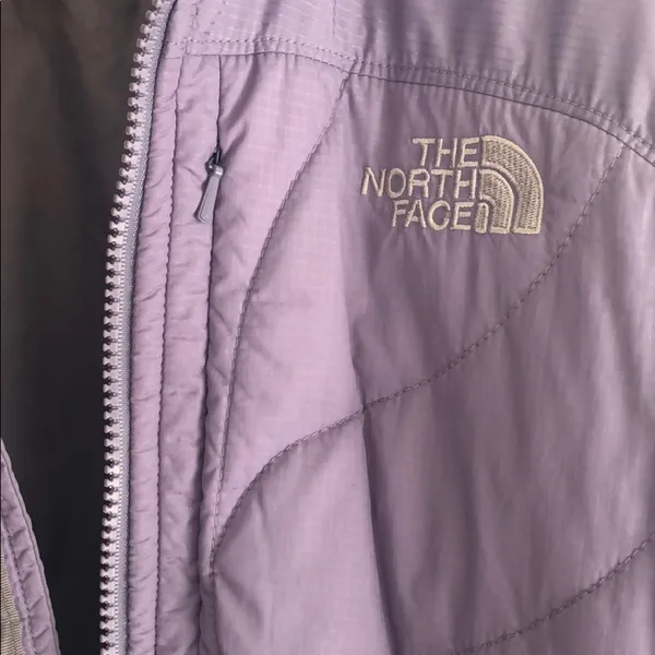 Light purple down north face jacket - like new! - Image 5