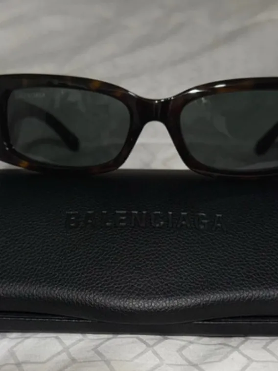 Balenciaga Black Rectangular Logo Sunglasses - Image 5