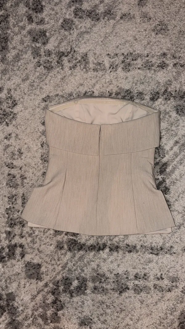 Aritzia Babaton Top - Image 2