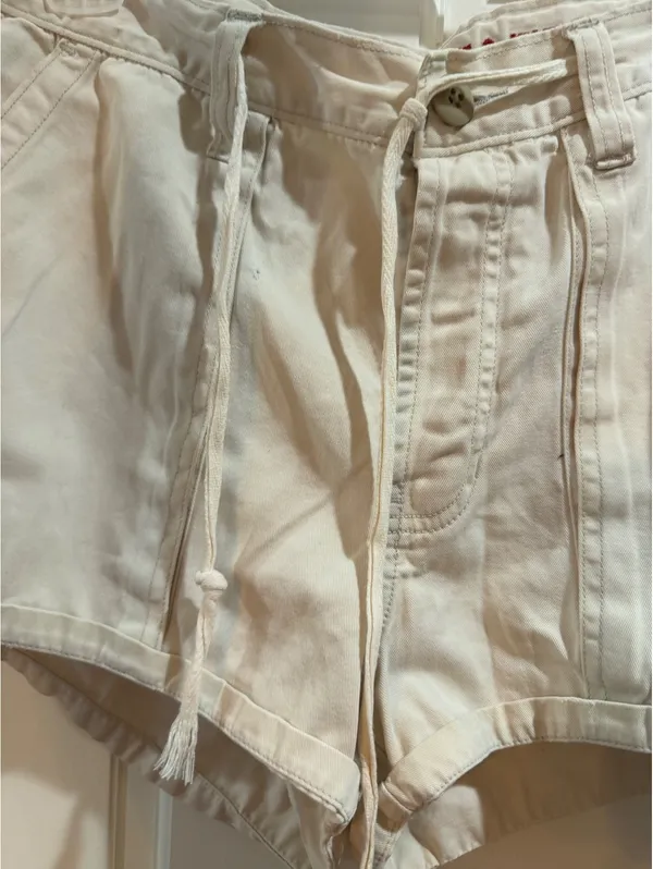 Abercrombie & Fitch Beige Shorts with Drawstring Waist Size Medium - Image 4