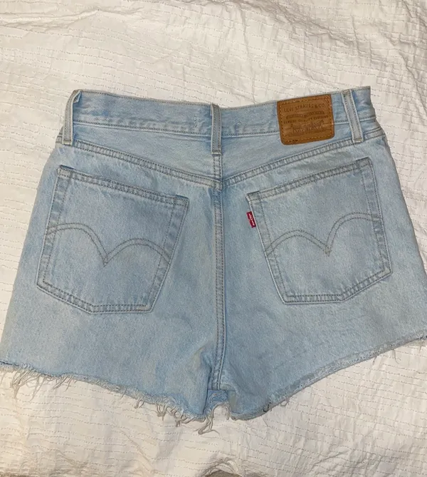 Levi’s wedgie short shorts size 28 - Image 3