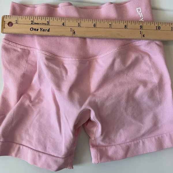 DFYNE Dynamic Seamless Scrunch Shorts Pink High Waisted Athletic Workout XS/S - Image 5