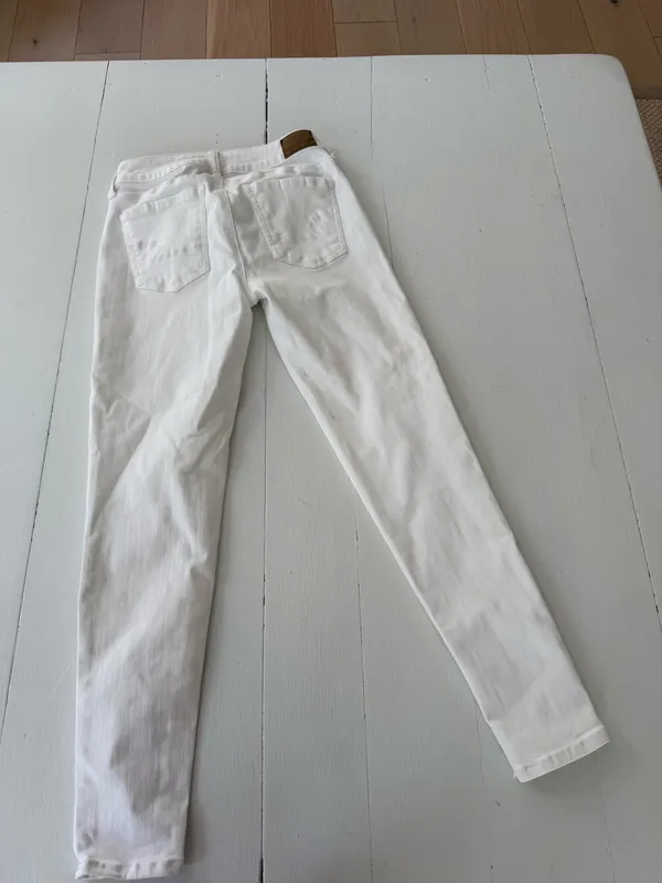 American Eagle white jeans 4 short - Image 2