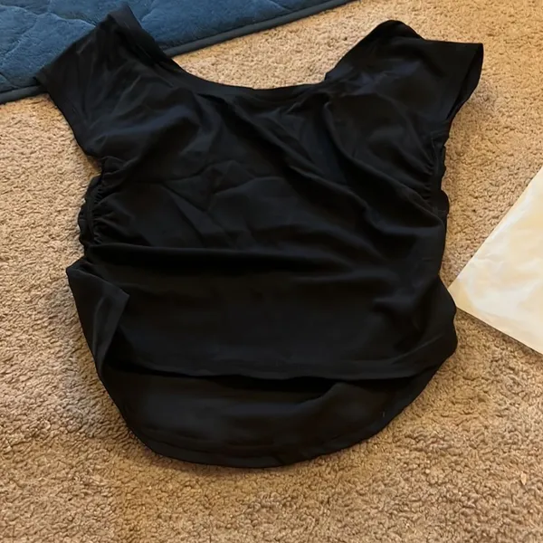 NWOT halara sport tee small - Image 2