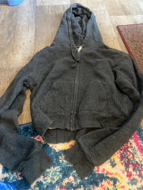 Brandy Melville grey cropped hoodie - Image 3