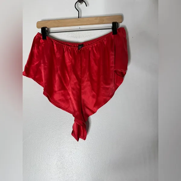 Victoria’s Secret Satin Camisole & Shorts Set Red Large‎ - Image 8
