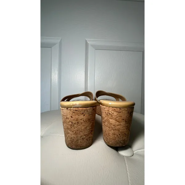 Jimmy Choo Wedge Sandals Slide 7 Tan Patent Leather Cork Heel‎ Logo Toe Plate - Image 5