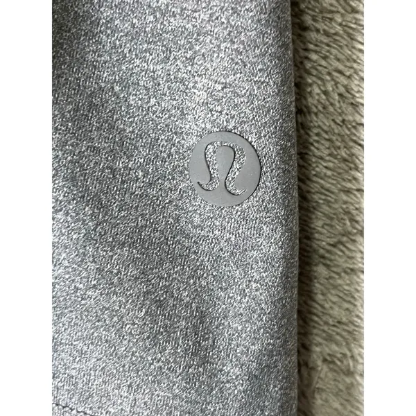 Lululemon On The Fly Short 2.5 Gray Size 6 Stretch Travel Running Athletic - Image 5