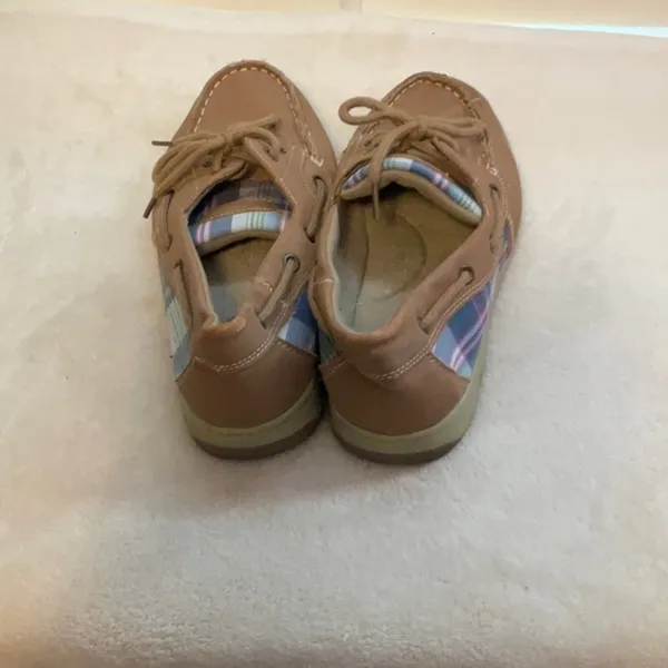 Sbicca Tan Loafers with Striped Detail - Image 4