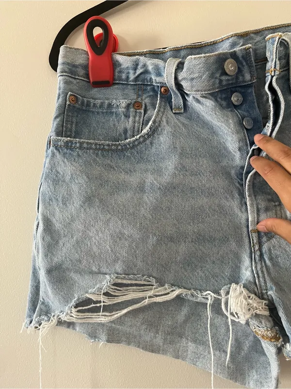 Levi's 501 Original Cutoff Denim Shorts 32 Light Wash Distressed Western Cowgirl - Image 3