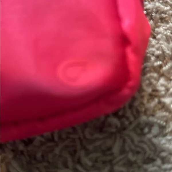 GAPFit belt bag red pink unisex - Image 3