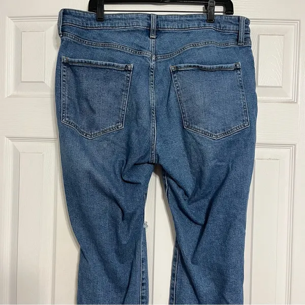 Old Navy Curvy High-Waisted O.G. Straight Ripped Jeans - Image 4