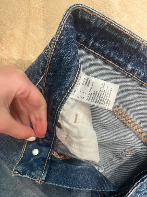 American Eagle mom jeans - Image 2