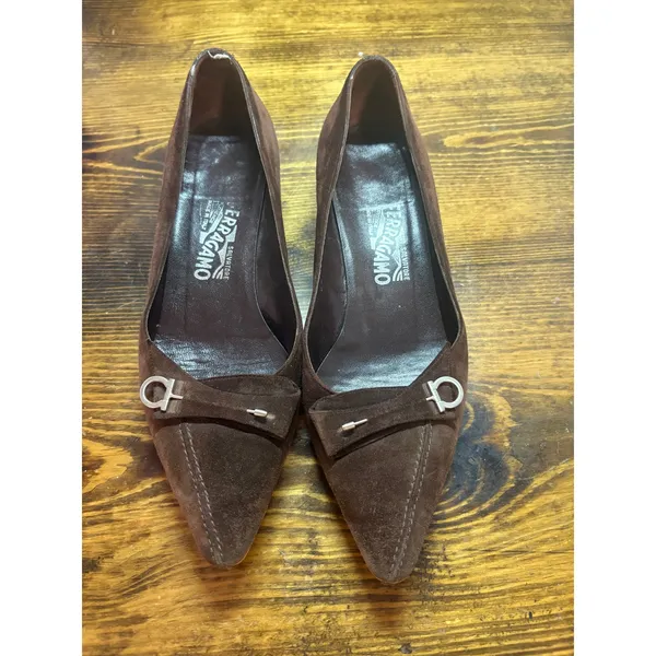 Salvatore Ferragamo Brown Suede Kitten Heels Size‎ 9 - Image 3
