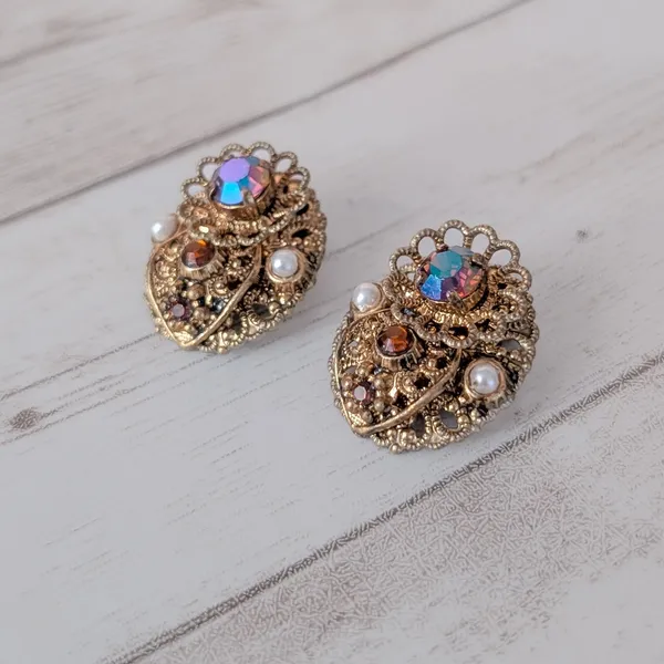 Vintage Clip On Earrings Stunning & Elegant Brassy Tone/Dark Gold Tone - Image 8