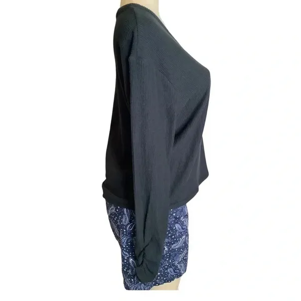 UGG Size Medium Black Ribbed Three Button Long Sleeve Top. New With Tags. - Image 10