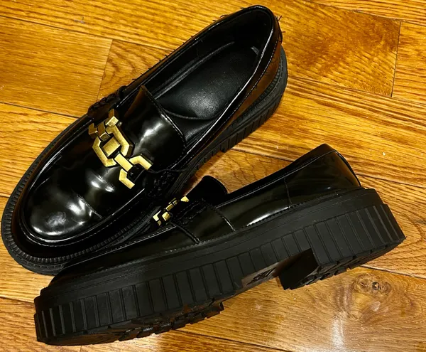 Primark Women's chunky platform Loafers with Gold Chain Accent size 7 - Image 16