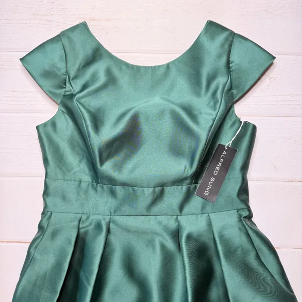 NWT - Alfred Sung - Women’s Hunter Green Cap Sleeve Cocktail Dress - Size 12 - Image 4