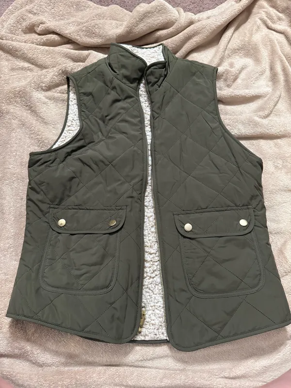 green vest - Image 2