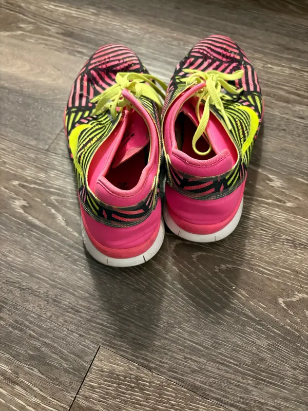 NWOT Nike Women's Free 5.0 TR Fit 5 Print in Pink Pow/Volt-Black. Size 8 - Image 3