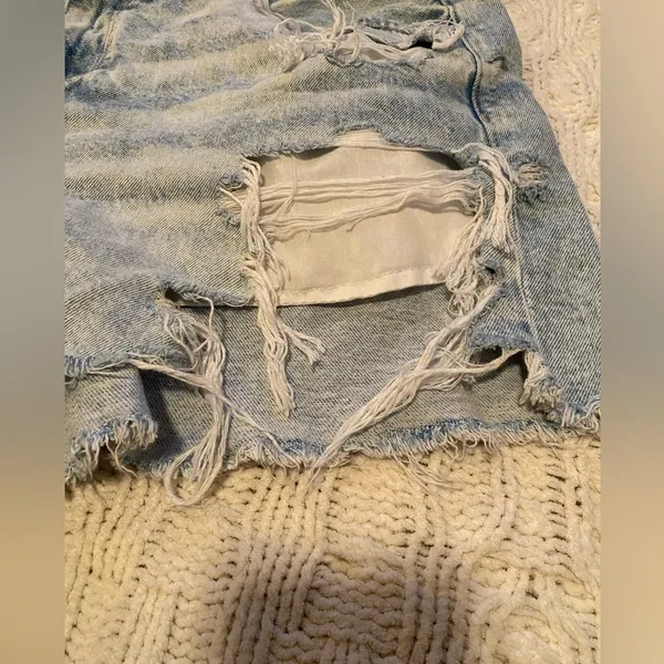 American Eagle Distressed Curvy Mom Shorts - Image 6