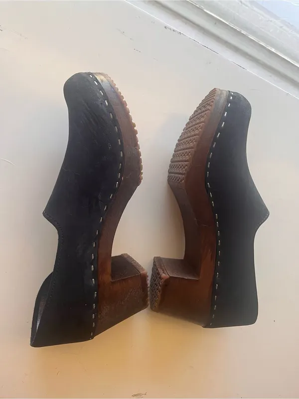 Black Slip-On Mules with Wood-Effect Footbed - Image 4