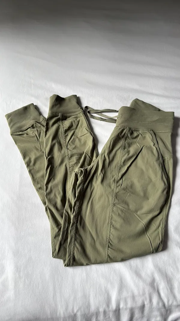 Lululemon yoga pants - Image 3