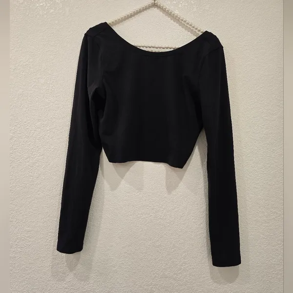 Lululemon Arise Cropped Long Sleeve Black PTP 17" - Image 3