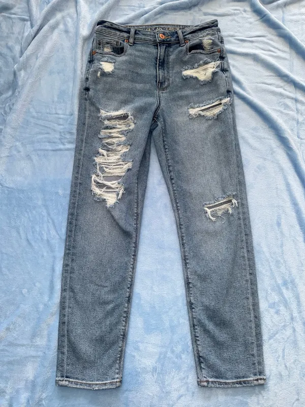 American Eagle Mom Jeans - Image 3