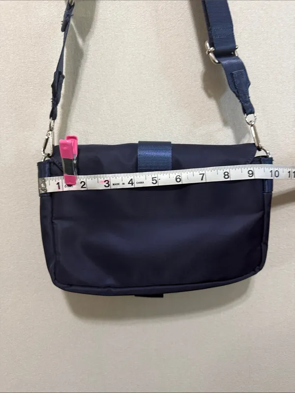 lululemon athletica 3L Navy Crossbody Bag with Silver Hardware - Image 10