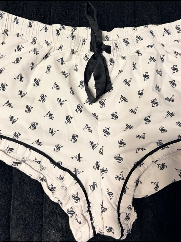 Victoria's Secret White Pajama Shorts with Black Trim and Bow - Image 2