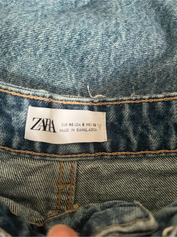 Zara High Rise Relaxed Mom Jeans 8 Button Fly Distressed Casual Model Off Duty - Image 7