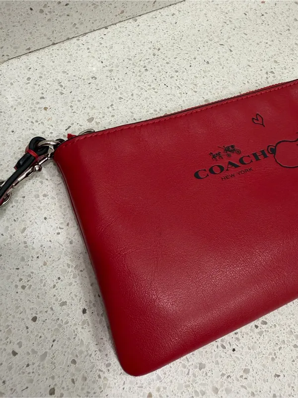 Coach Red Snoopy Leather Wristlet Peanuts Limited Edition Drop Womens Wallet EUC - Image 14